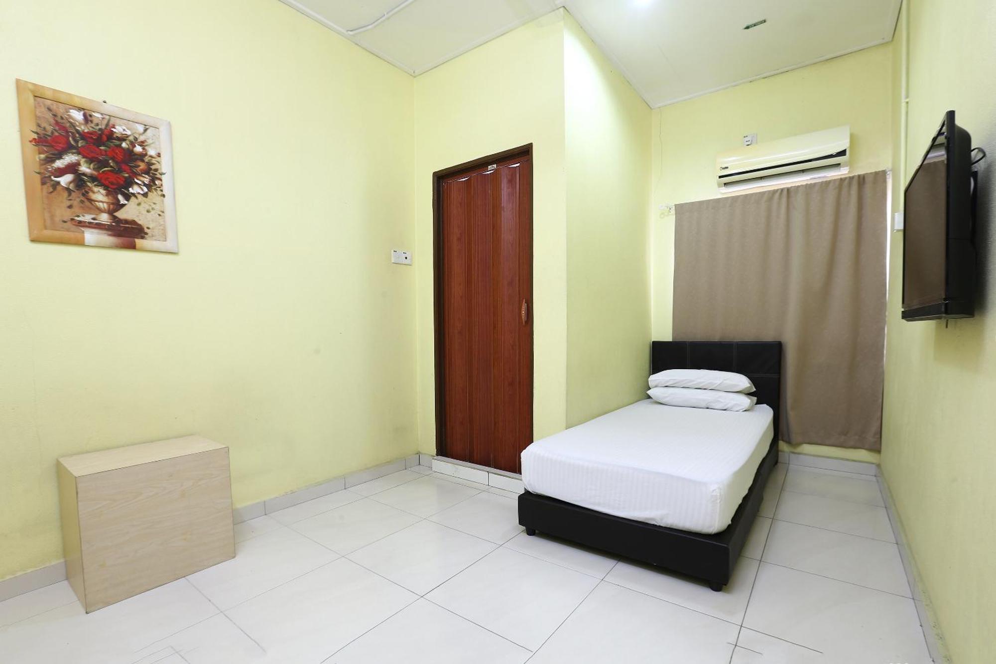 Oyo 89925 Innap Kota Bharu Exterior photo