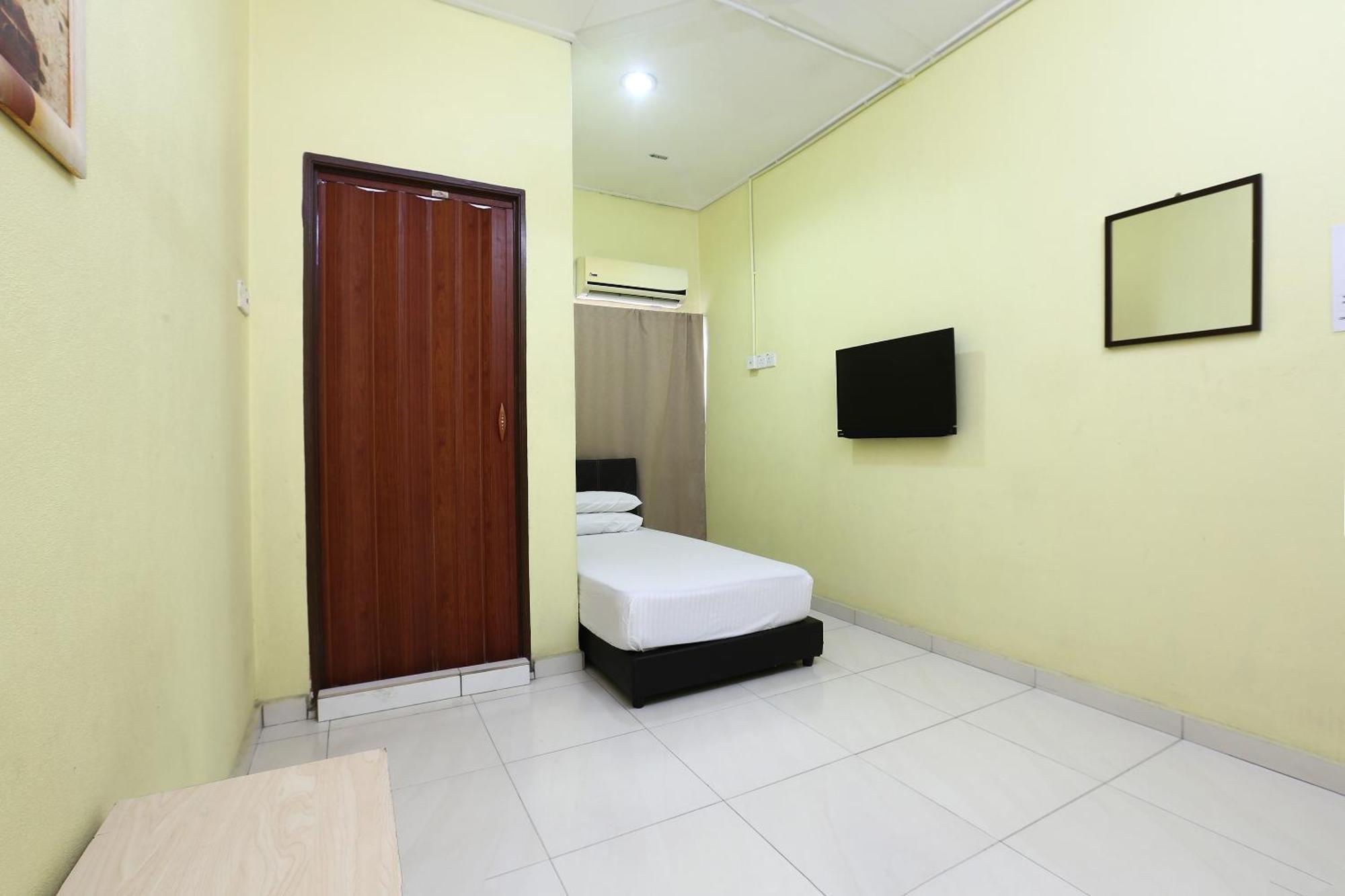 Oyo 89925 Innap Kota Bharu Exterior photo