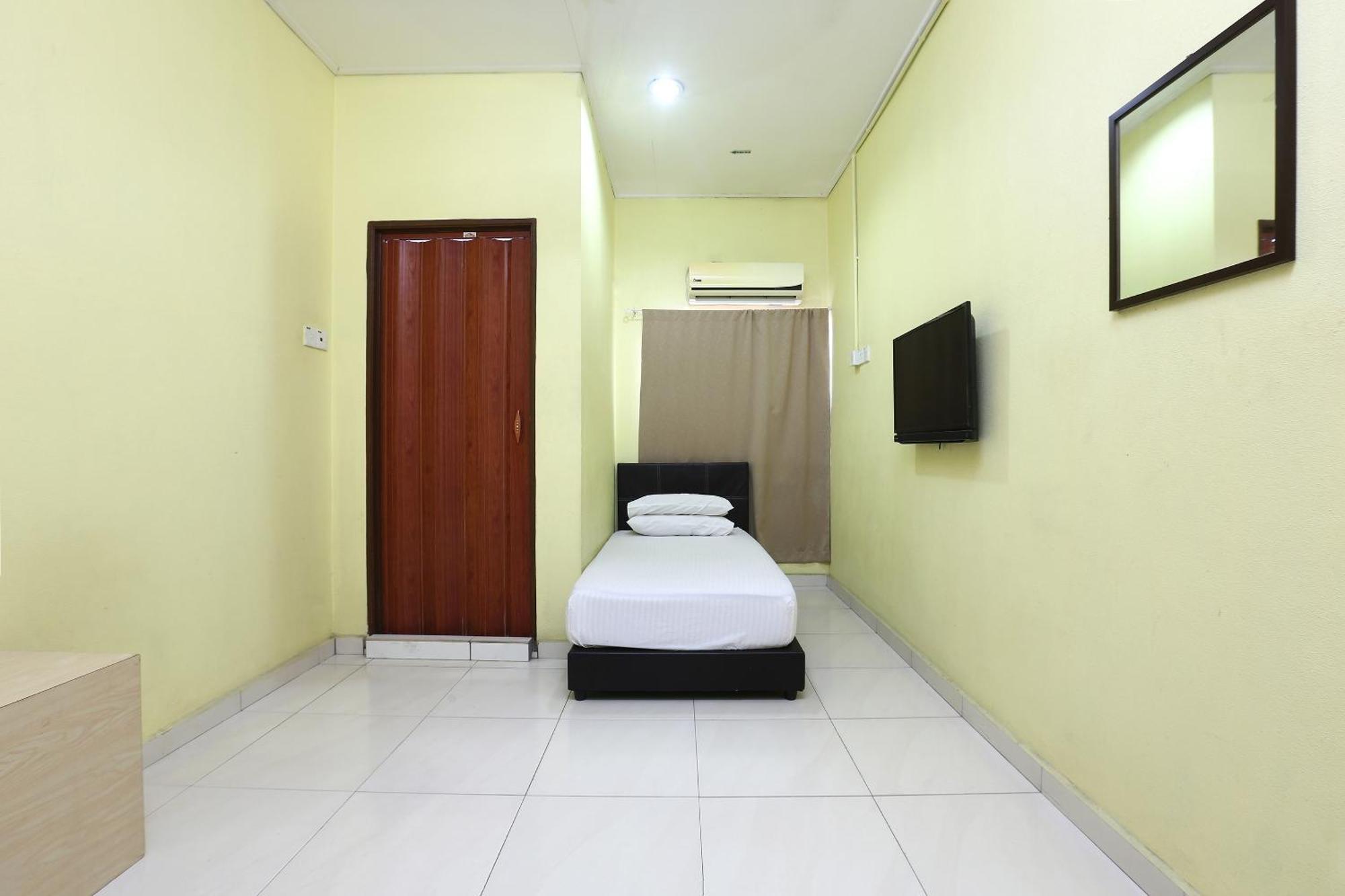 Oyo 89925 Innap Kota Bharu Exterior photo